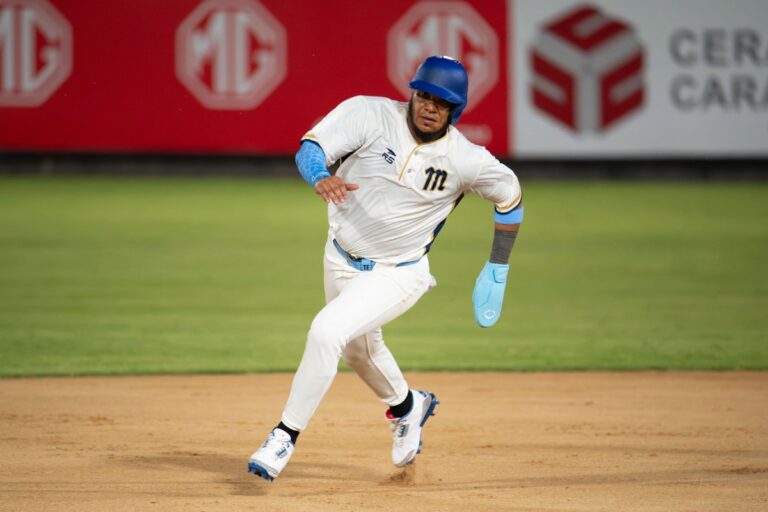 Thairo-Estrada-Foto-Elio-Miranda-Prensa-Magallanes-10-10