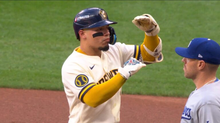 William-Contreras-pega-hit-remolcador-en-la-1ra-1