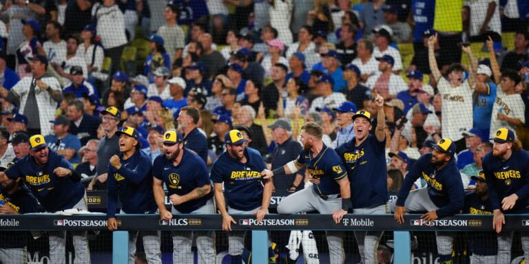 noticia-mlb-Cerveceros-barren-a-Dodgers-y-avanzan-a-su-primera-1