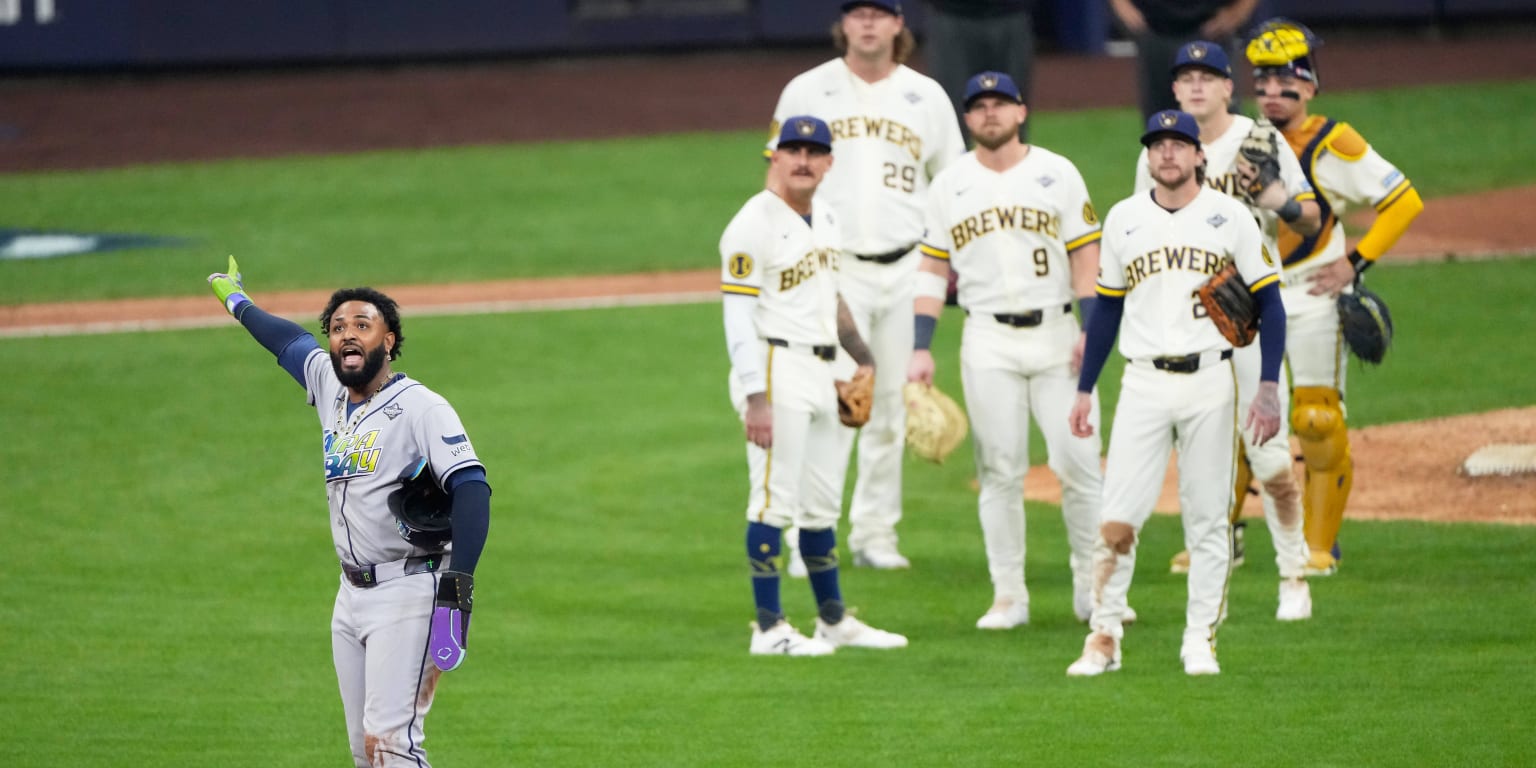 noticia-mlb-Cerveceros-ganaron-su-1er-juego-de-SM-en-44-anos