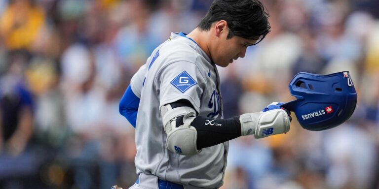 noticia-mlb-Dodgers-evaluan-dejar-a-Ohtani-en-la-banca-para-el