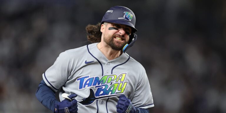noticia-mlb-El-HR-de-Vilade-en-el-J3-era-cuadrangular-en-un-so