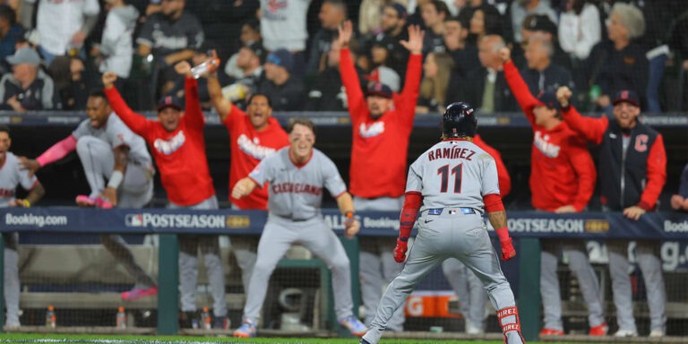 noticia-mlb-Guardianes-arman-ataque-que-los-elevo-al-triunfo-y