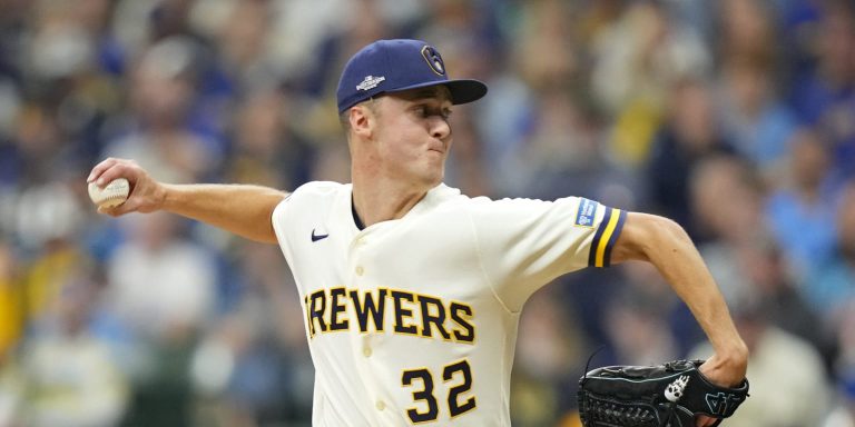 noticia-mlb-Misiorowski-fija-record-de-postemporada-con-primer-1