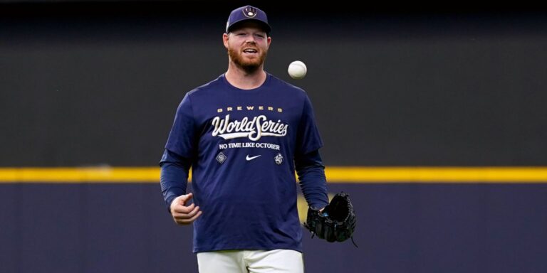 noticia-mlb-Regresa-Woodruff-El-lanzador-ingresa-al-roster-de-