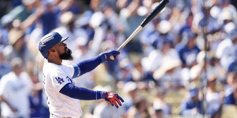 noticia-mlb-Teoscar-vuelve-a-responder-en-octubre-con-HR-y-lo-